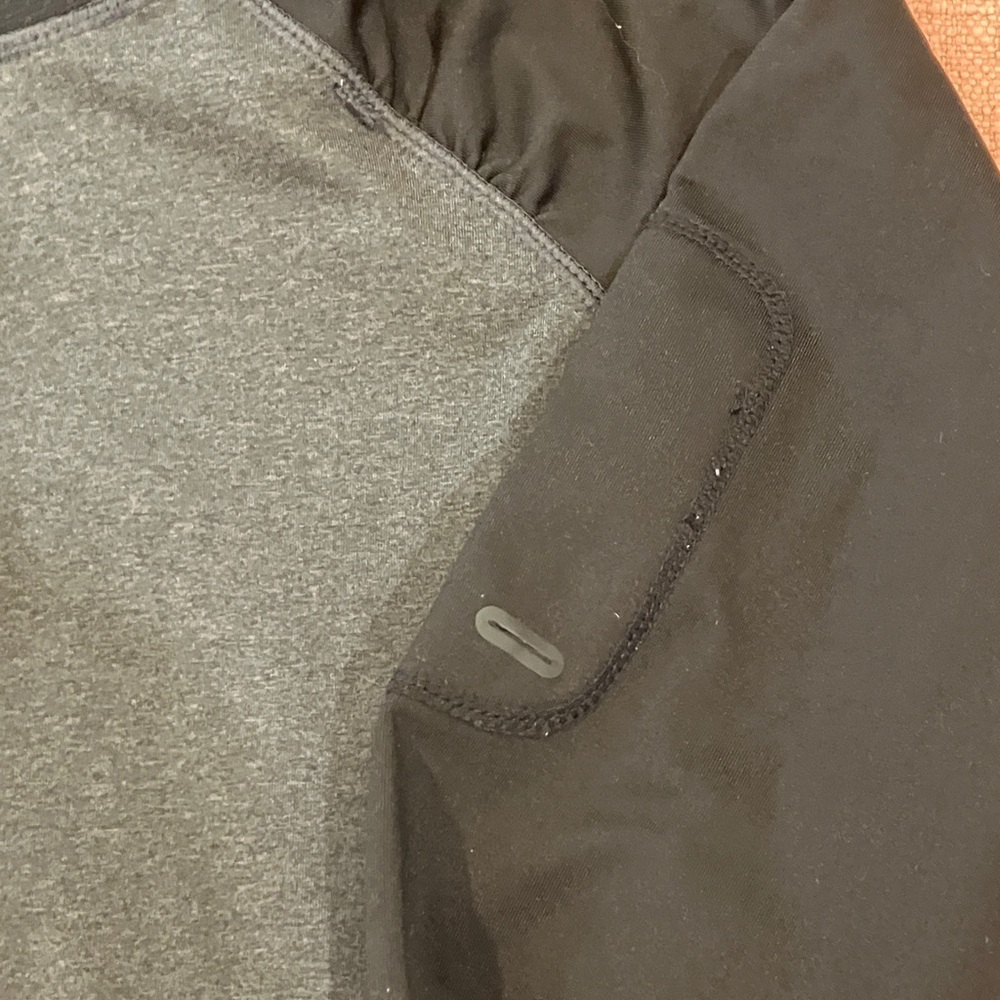 Reebok large wm’s Performance Long Sleeve Shirt / fleece sweater - Picture 16 of 16